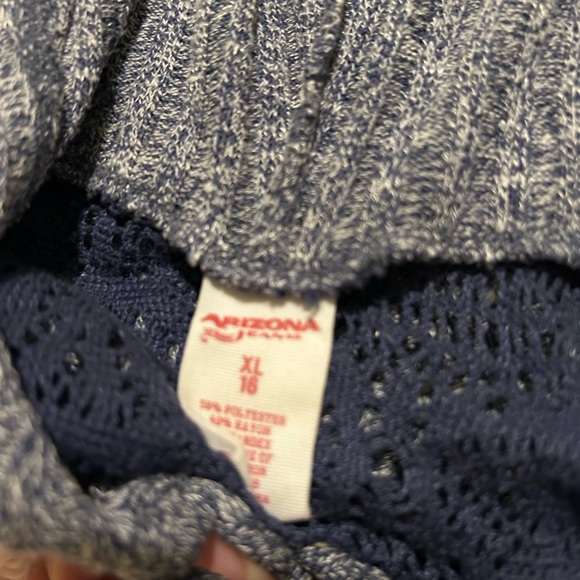 A cute Sweater\Longsleeve - Picture 3 of 3